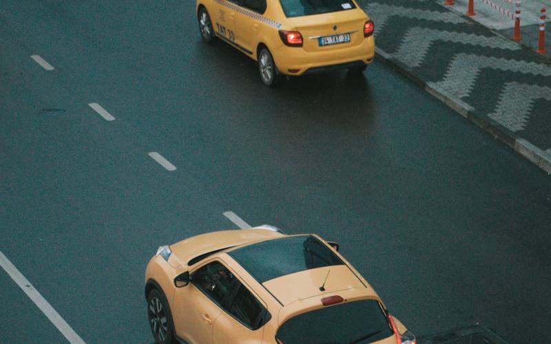 Taxi de sustitución automático híbrido disponible en Palma de Mallorca